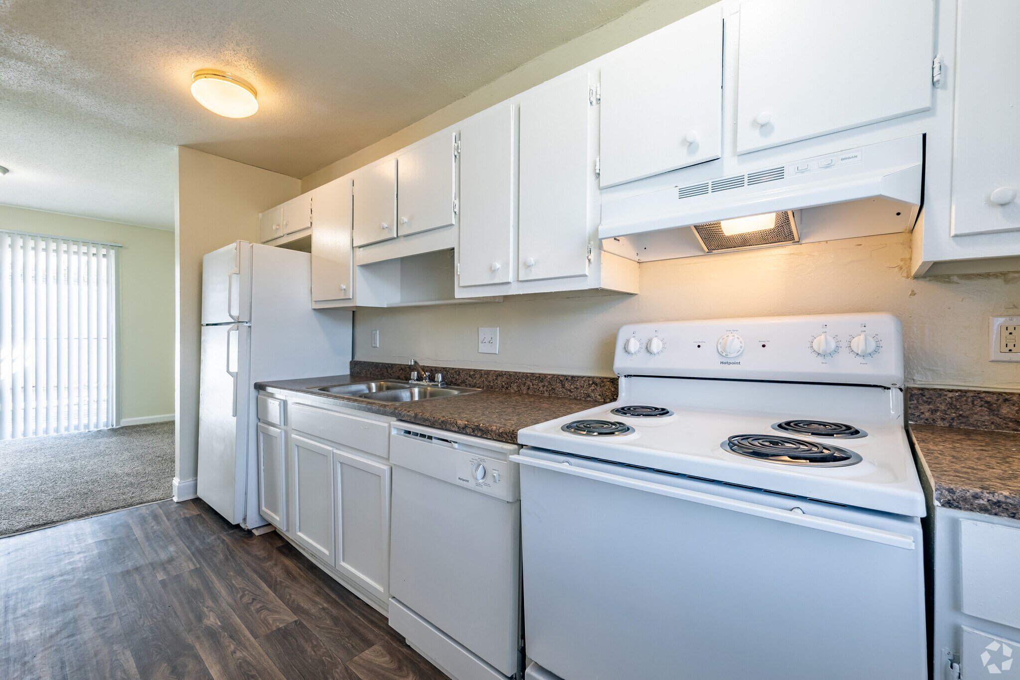 Renovated kitchen in one bedroom apartment at Parc 1000 Apartments
